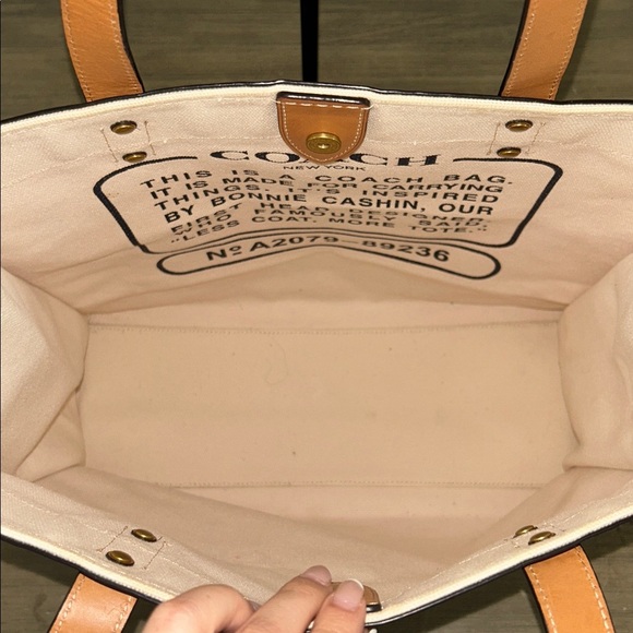 Coach 89236 Tote 38 With Love Print - Picture 17 of 17